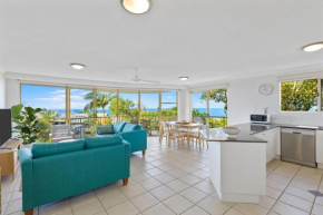6 Pacific Outlook Modern unit with lovely Ocean Views Pool in Complex Walk to Beach